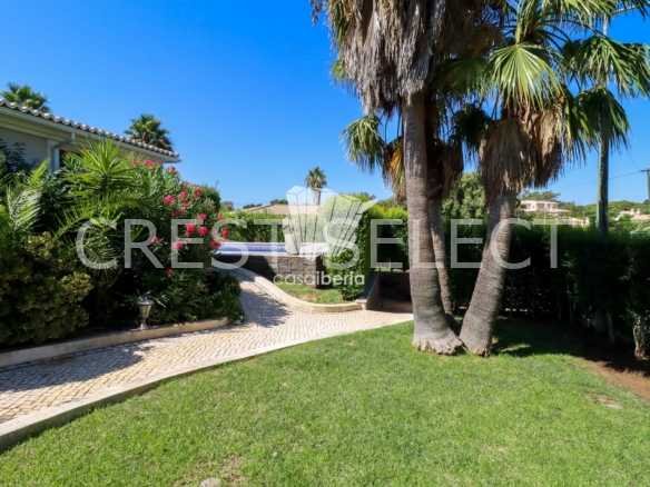 Contemporary Family Home House in Faro  with 4 bedrooms