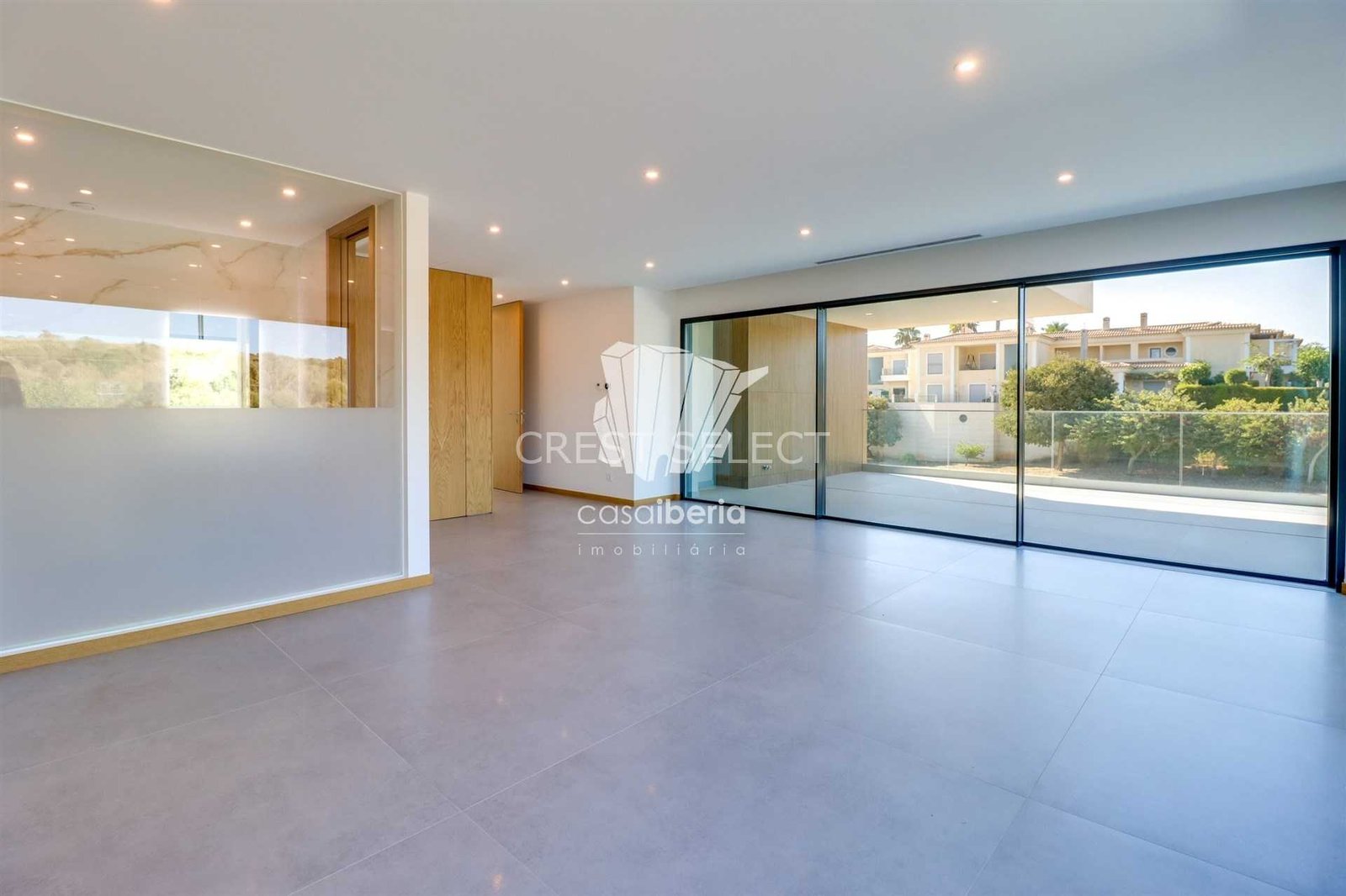 b36832b84954 Custom Family Residence House in Faro with 4 bedrooms
