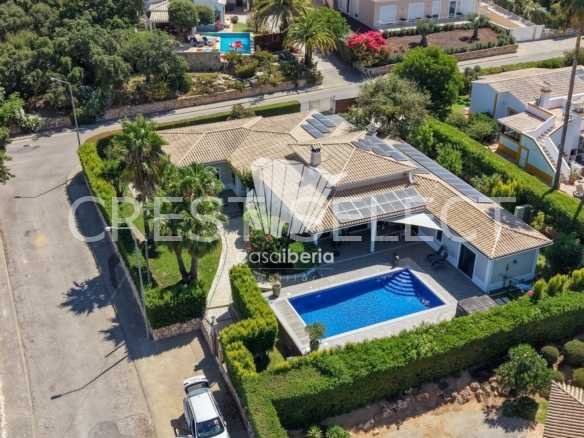 Contemporary Family Home House in Faro  with 4 bedrooms