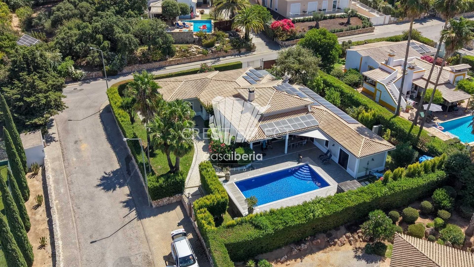 Contemporary Family Home House in Faro  with 4 bedrooms