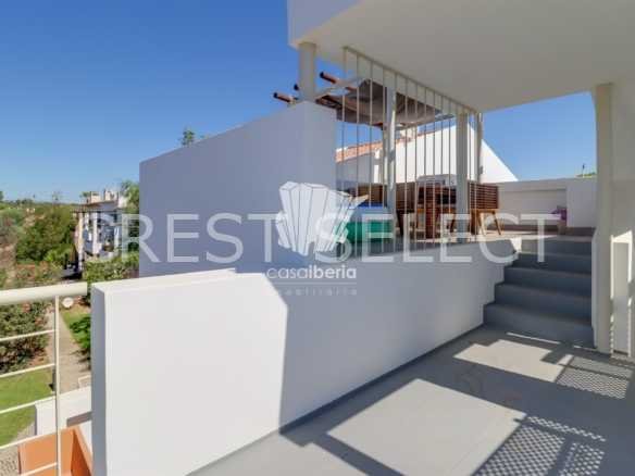 Spacious Comfort Terraced House in Faro  with 2 bedrooms