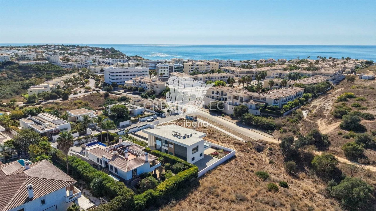 bf65f16d4954 Custom Family Residence House in Faro with 4 bedrooms