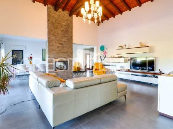 Contemporary Family Home House in Faro  with 4 bedrooms