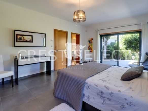 Contemporary Family Home House in Faro  with 4 bedrooms