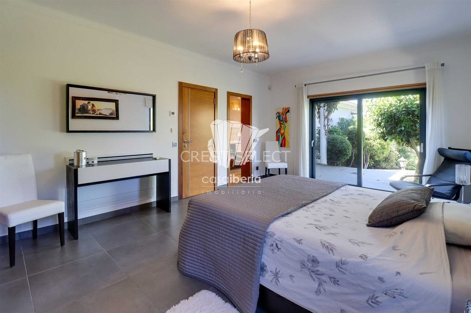 Contemporary Family Home House in Faro  with 4 bedrooms