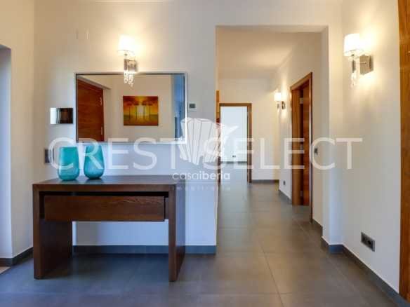 Contemporary Family Home House in Faro  with 4 bedrooms