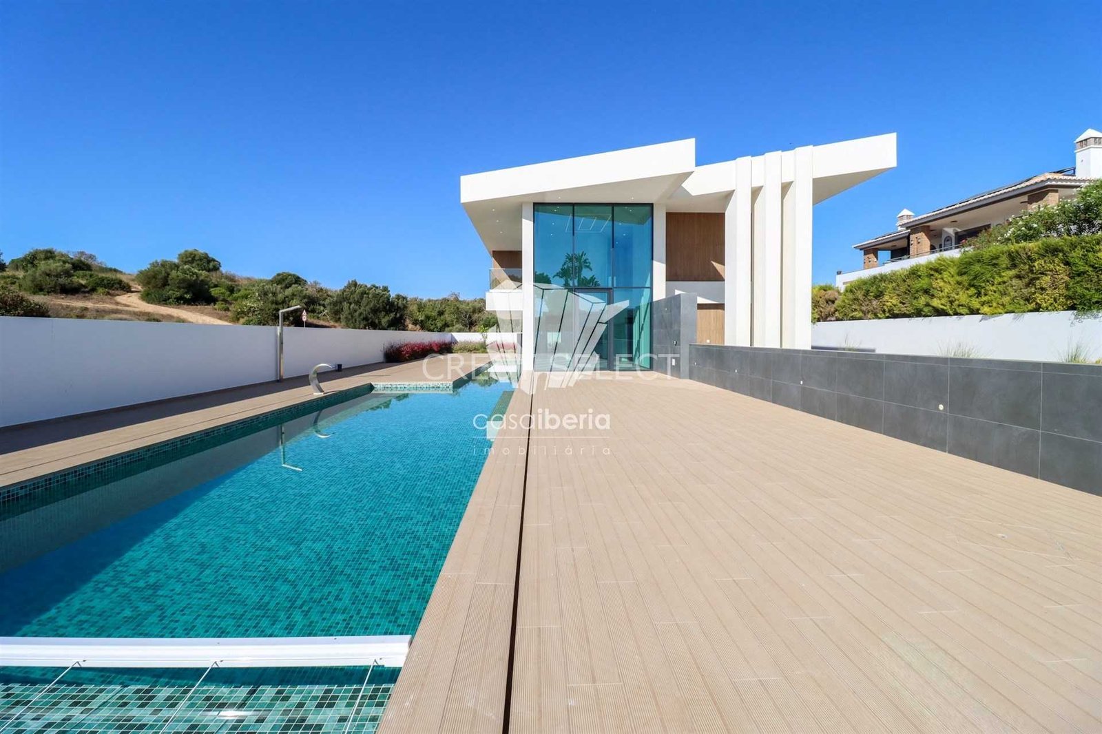 Custom Family Residence House in Faro  with 4 bedrooms