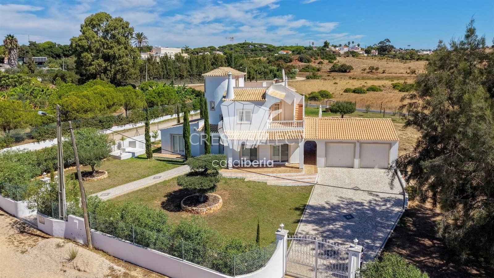 Bright Family Home House in Faro  with 3 bedrooms