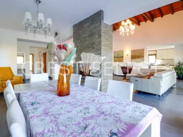 Contemporary Family Home House in Faro  with 4 bedrooms