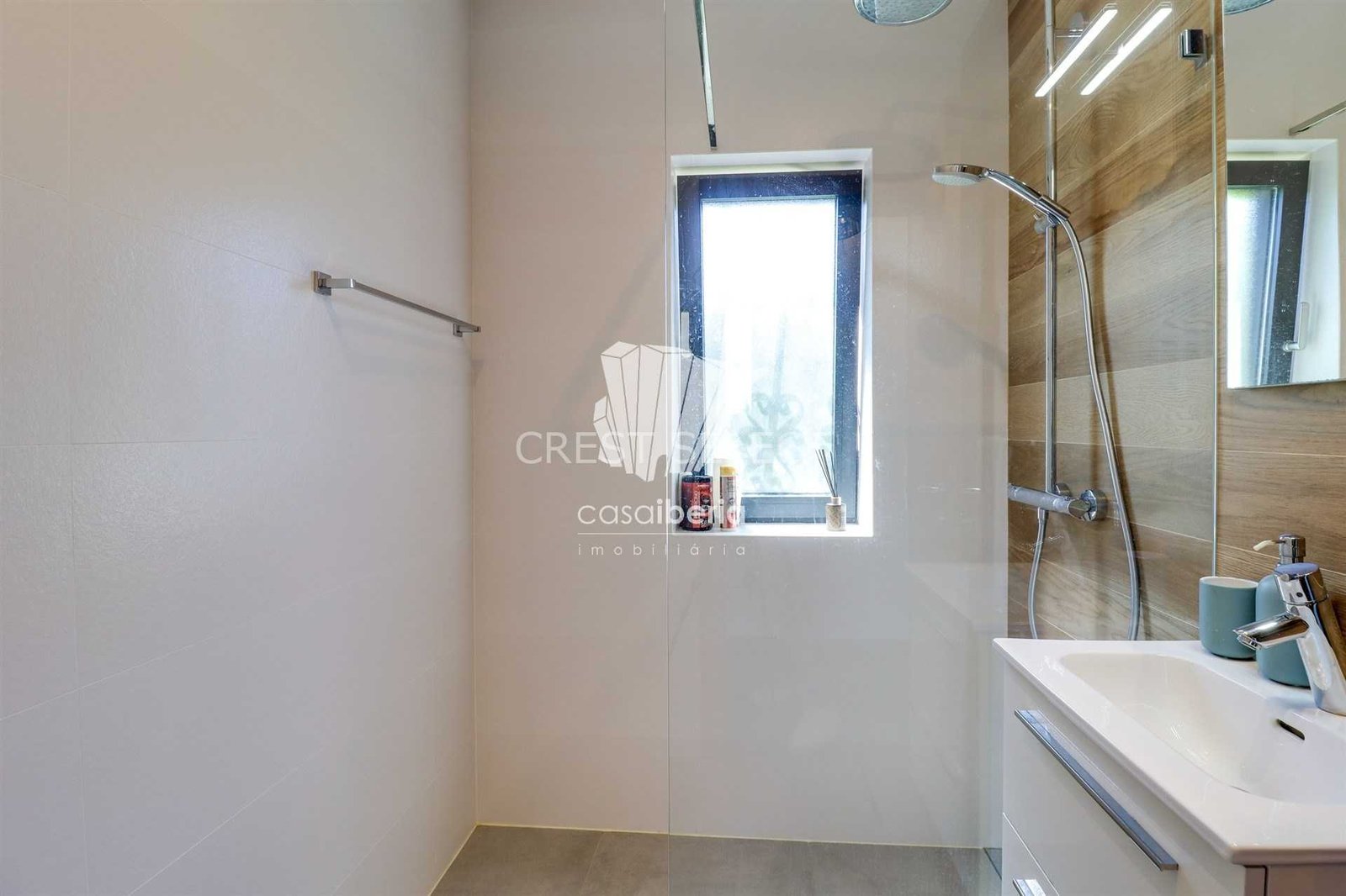 Contemporary Family Home House in Faro  with 4 bedrooms
