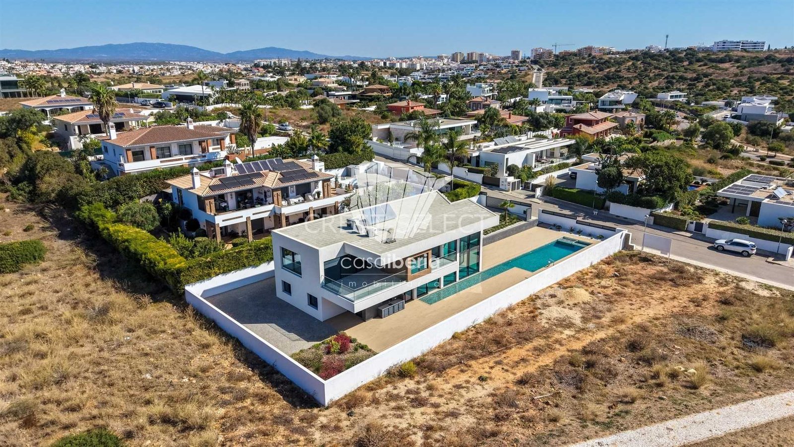 Custom Family Residence House in Faro  with 4 bedrooms