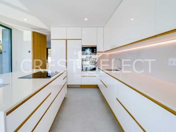 Custom Family Residence House in Faro  with 4 bedrooms