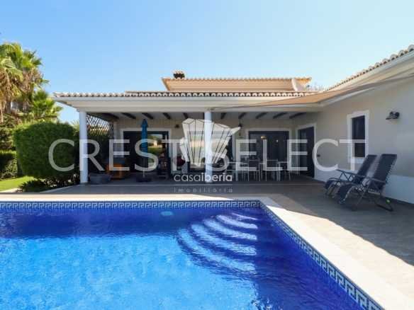 Contemporary Family Home House in Faro  with 4 bedrooms