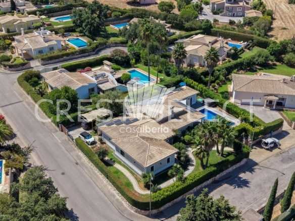 Contemporary Family Home House in Faro  with 4 bedrooms
