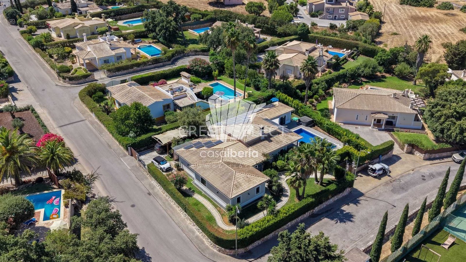 Contemporary Family Home House in Faro  with 4 bedrooms