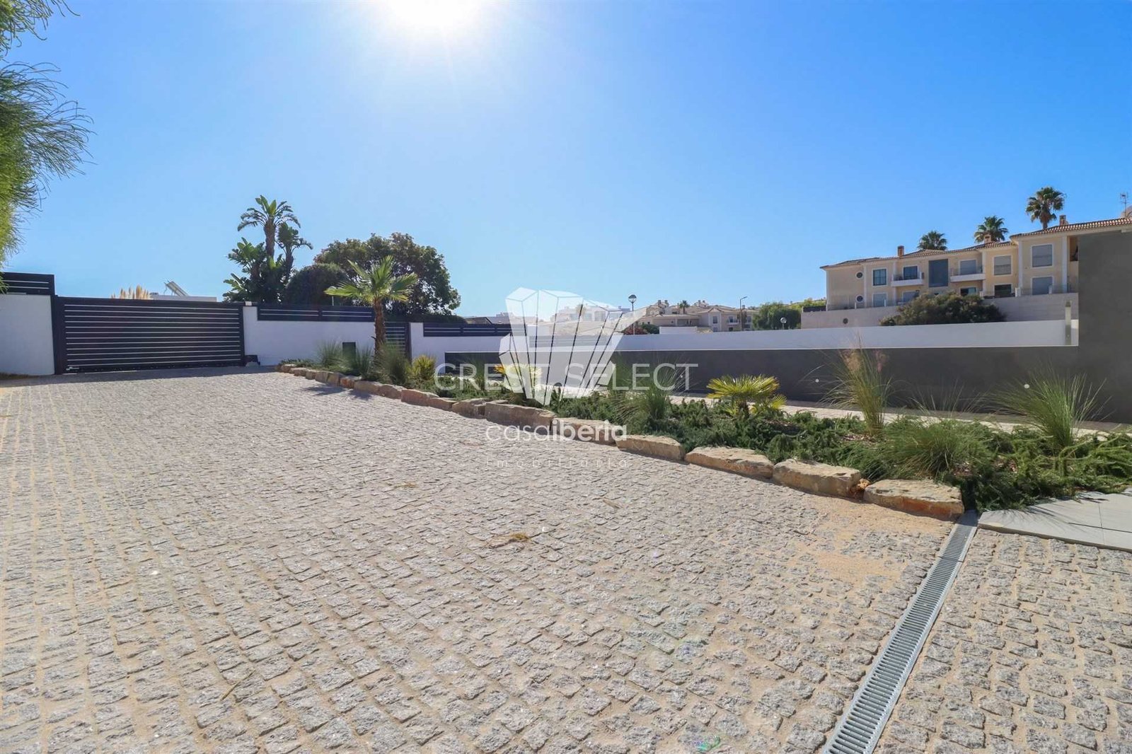 Custom Family Residence House in Faro  with 4 bedrooms