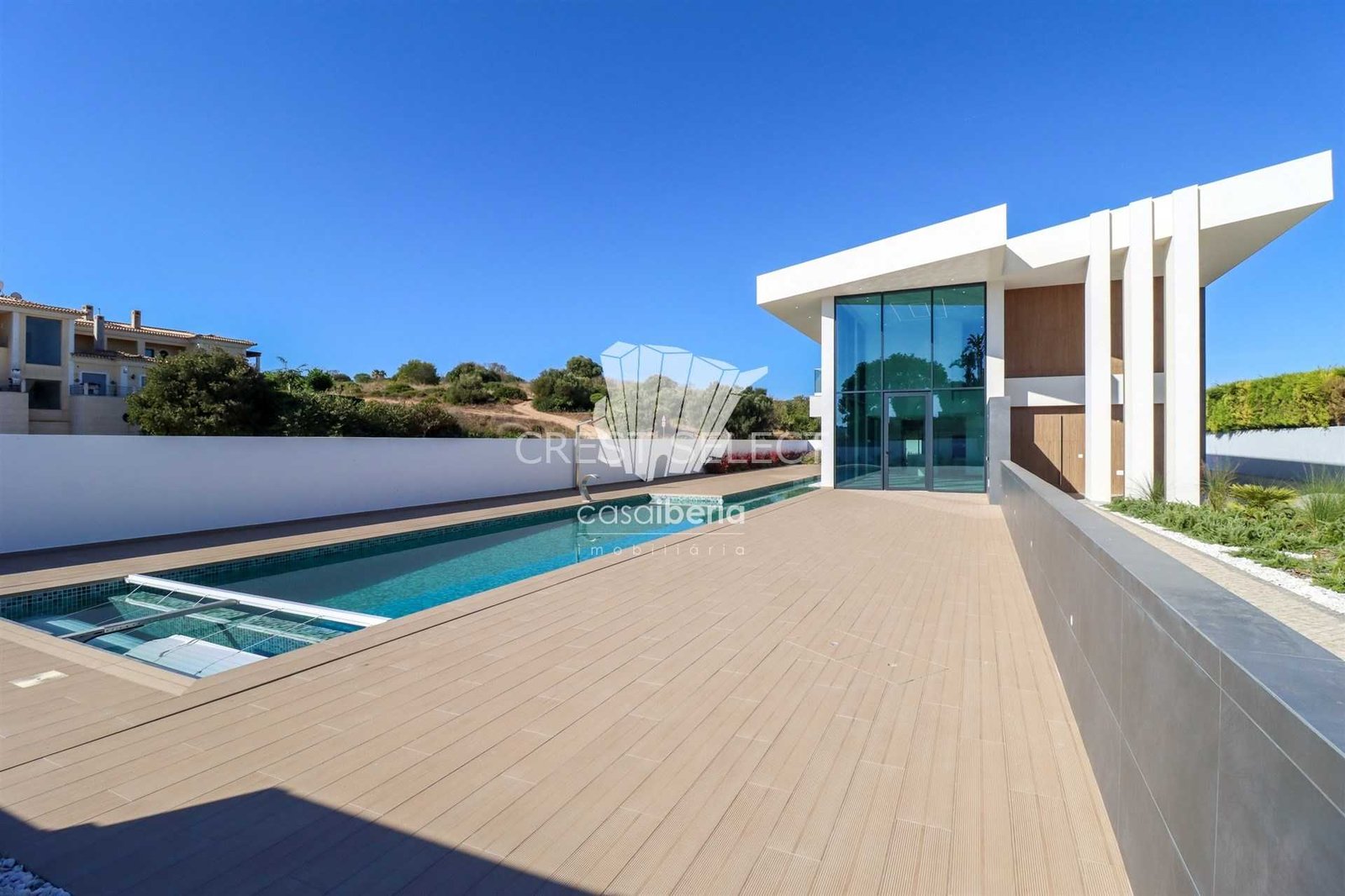 f772ff044954 Custom Family Residence House in Faro with 4 bedrooms