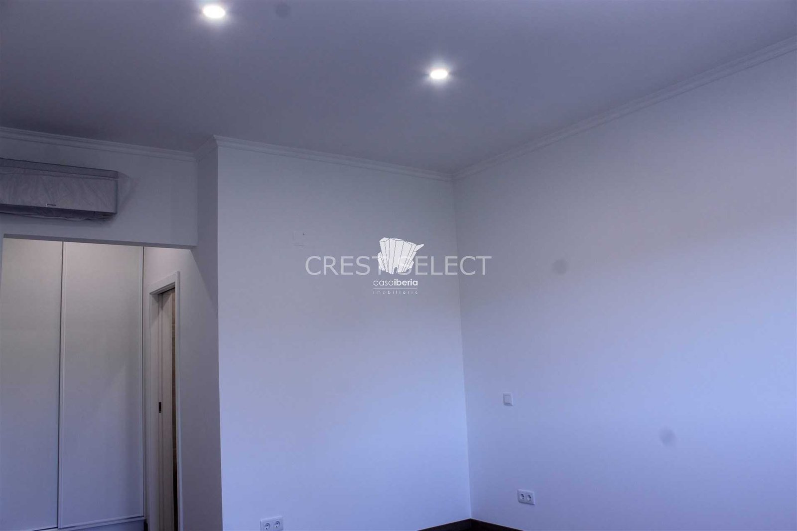 0404c4d54956 Custom Family Residence House in Faro with 5 bedrooms