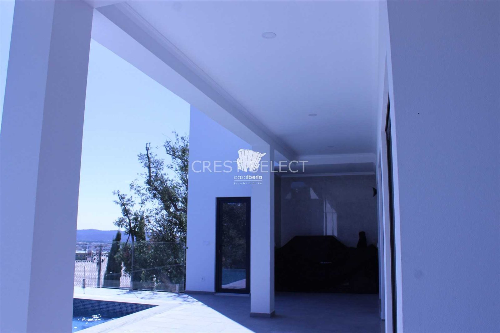 09173f0f4956 Custom Family Residence House in Faro with 5 bedrooms
