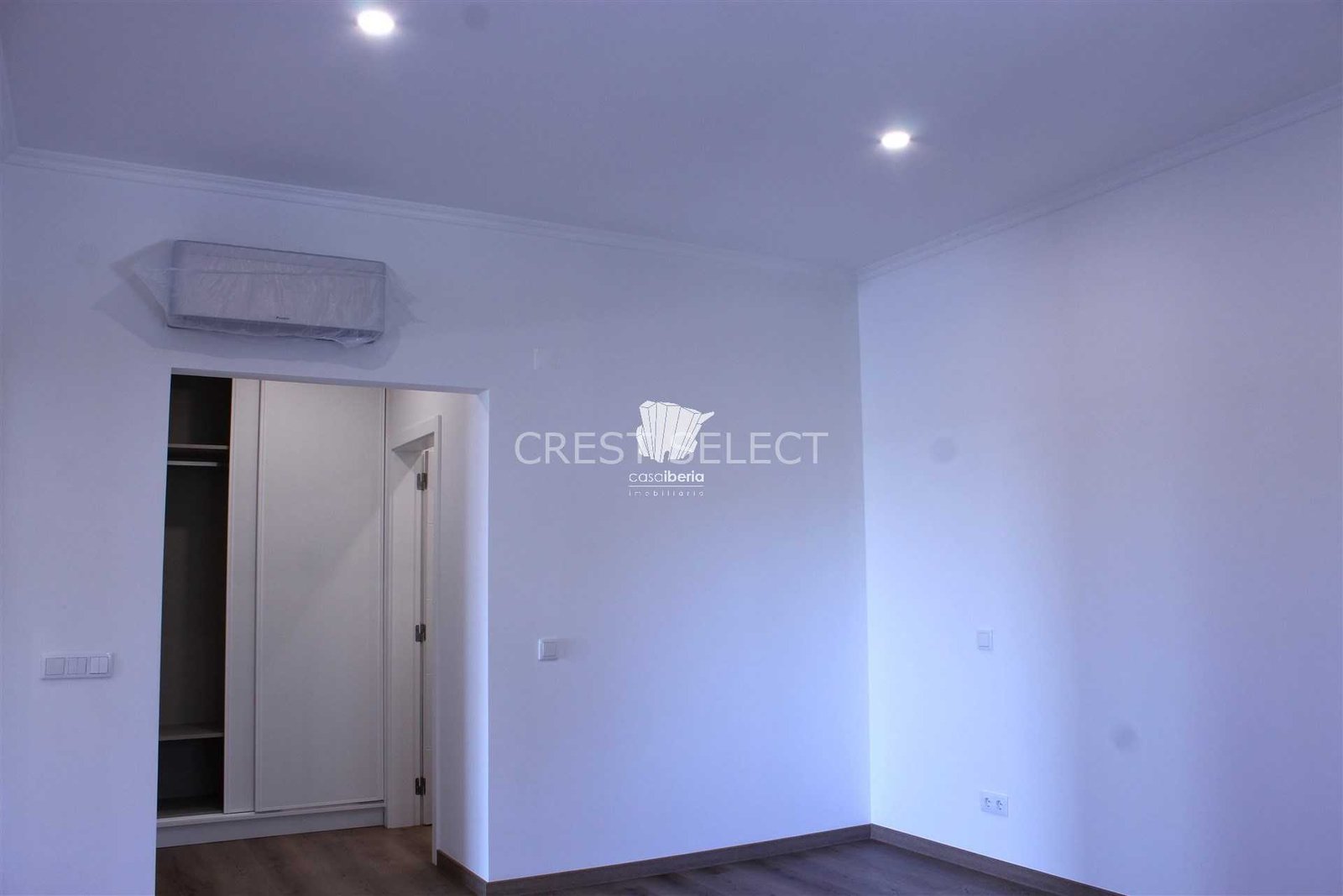 103e1cbb4956 Custom Family Residence House in Faro with 5 bedrooms