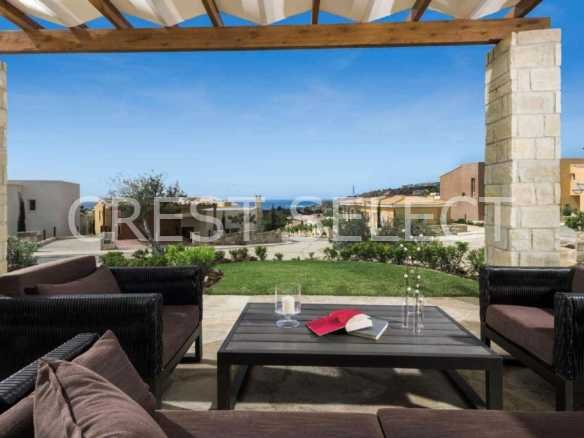 Stylish Family Dwelling Apartments / Penthouses in Chloraka with 2 bedrooms