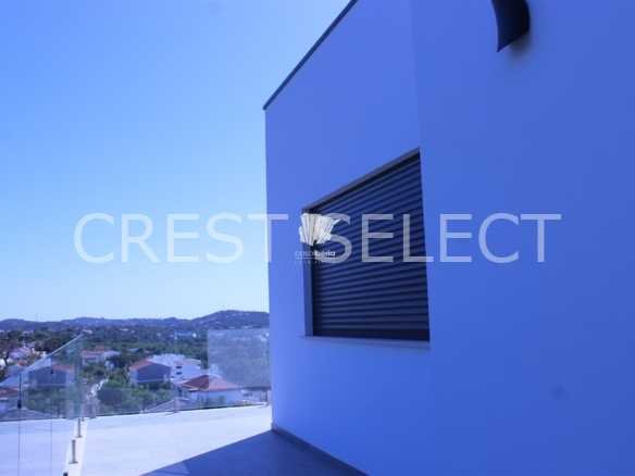 Custom Family Residence House in Faro  with 5 bedrooms