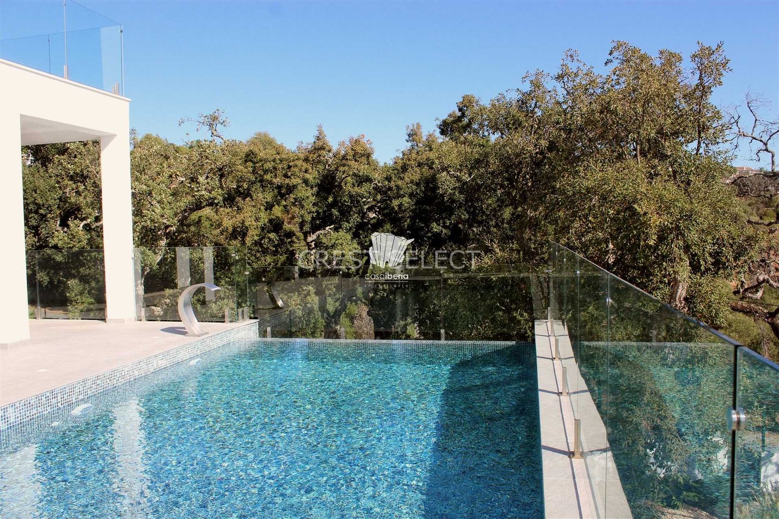75d863ed4956 Custom Family Residence House in Faro with 5 bedrooms