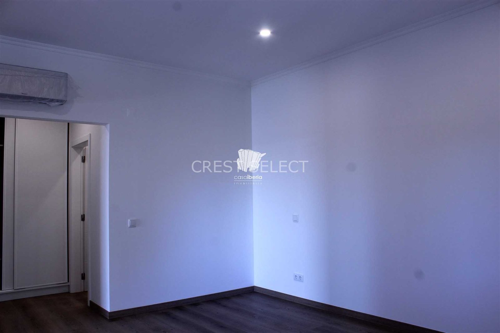 7681753e4956 Custom Family Residence House in Faro with 5 bedrooms