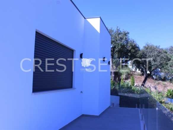 Custom Family Residence House in Faro  with 5 bedrooms
