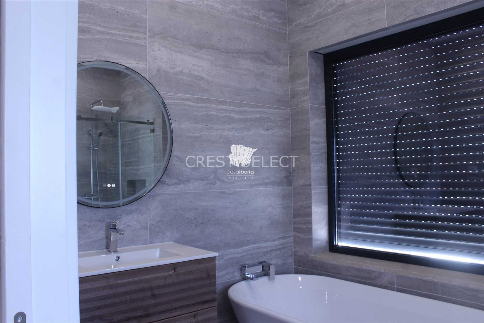Custom Family Residence House in Faro  with 5 bedrooms