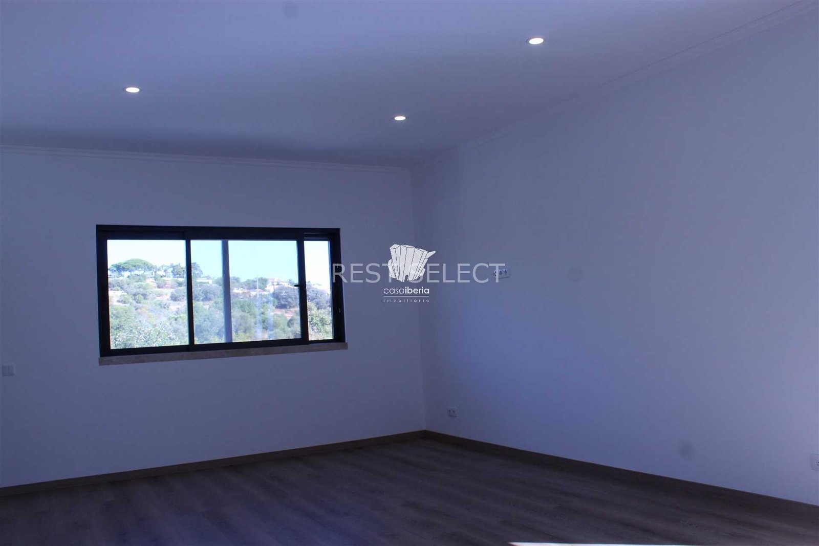 90c8dc8a4956 Custom Family Residence House in Faro with 5 bedrooms
