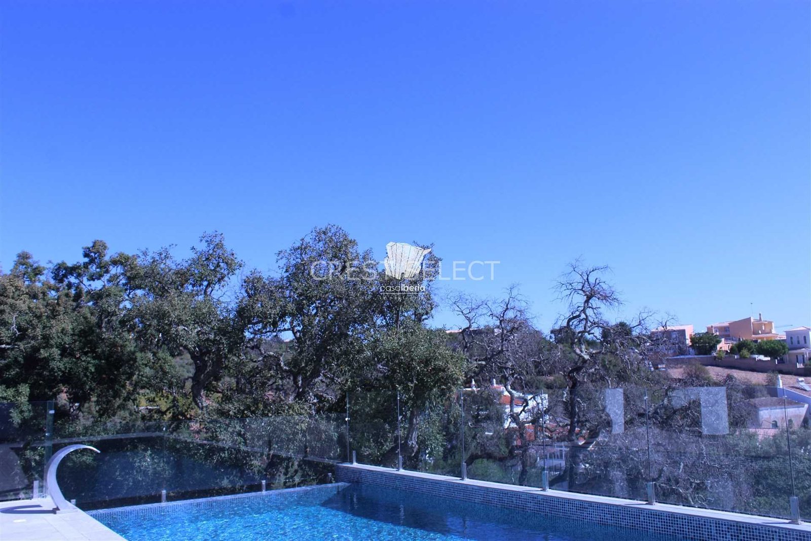 92d2a0e04956 Custom Family Residence House in Faro with 5 bedrooms