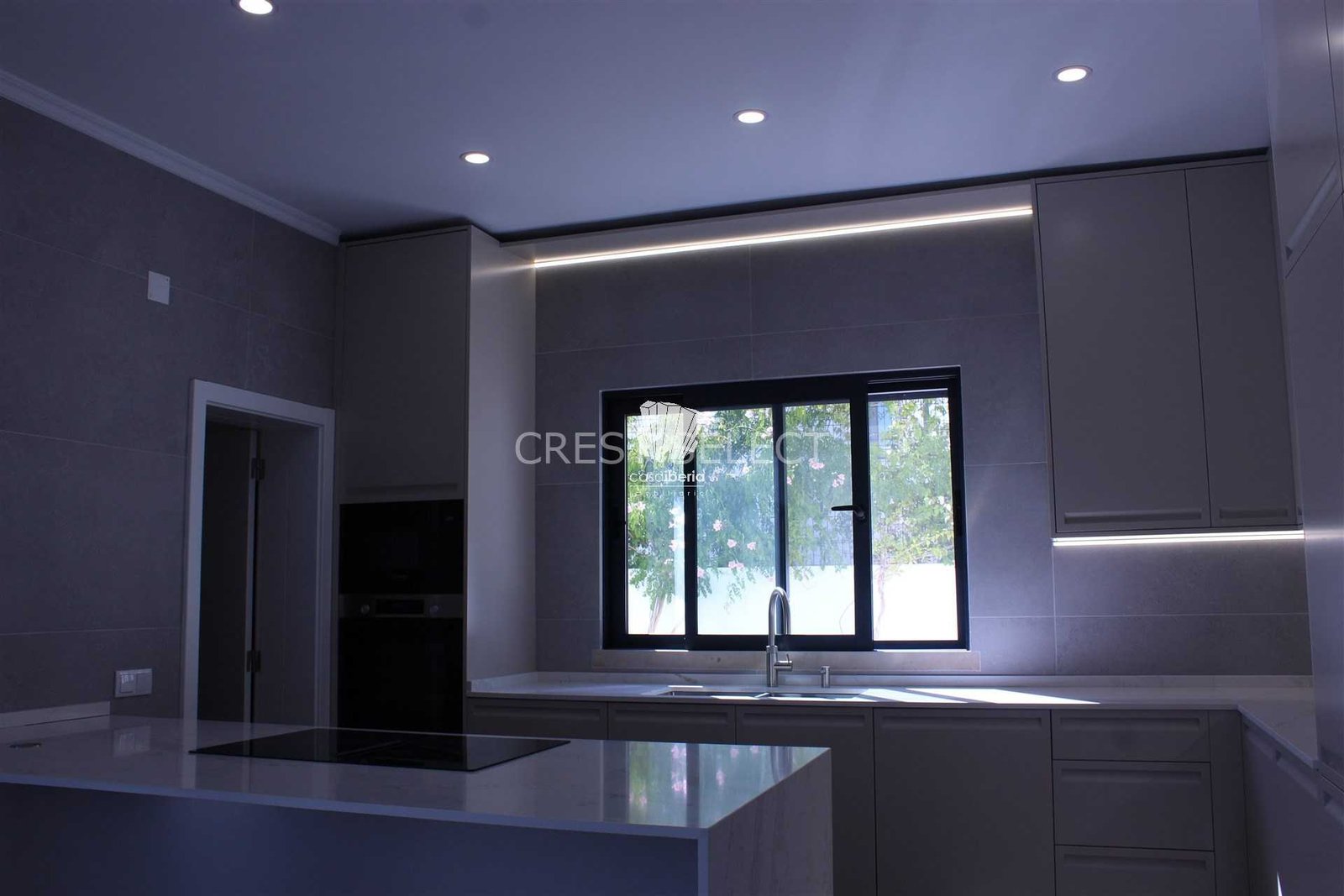 Custom Family Residence House in Faro  with 5 bedrooms
